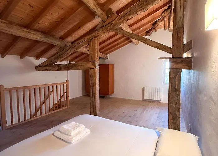 Semesterbostad My With Swimming Pool